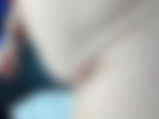 Danna38topless MILF webcam performer live streaming