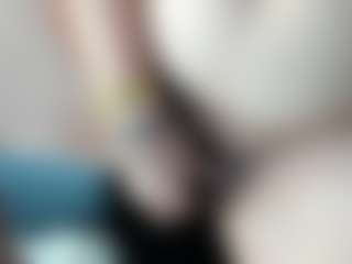 Danna38topless MILF webcam performer live streaming