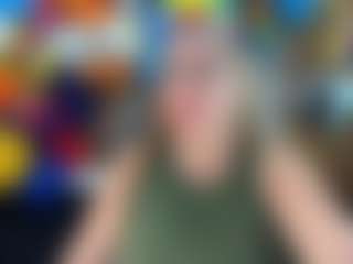 Danna38topless MILF webcam performer live streaming
