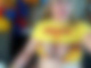 Danna38topless MILF webcam performer live streaming