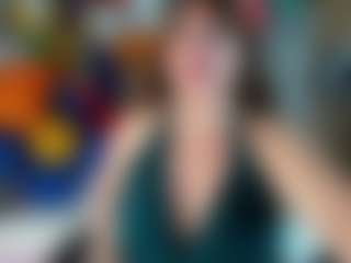 Danna38topless MILF webcam performer live streaming