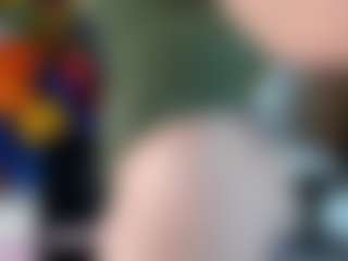 Danna38topless MILF webcam performer live streaming