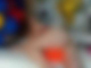 Danna38topless MILF webcam performer live streaming