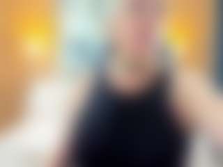 Danna38topless MILF webcam performer live streaming