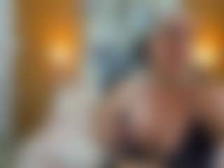 Danna38topless MILF webcam performer live streaming
