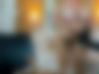 Danna38topless MILF webcam performer live streaming