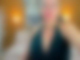 Danna38topless MILF webcam performer live streaming