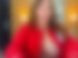 Danna38topless MILF webcam performer live streaming
