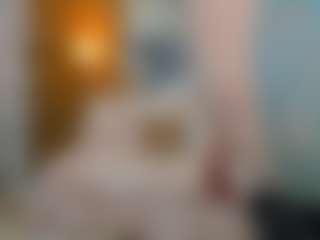 Danna38topless MILF webcam performer live streaming