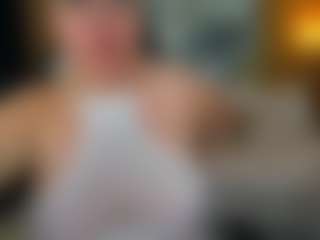 Danna38topless MILF webcam performer live streaming