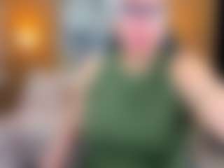 Danna38topless MILF webcam performer live streaming