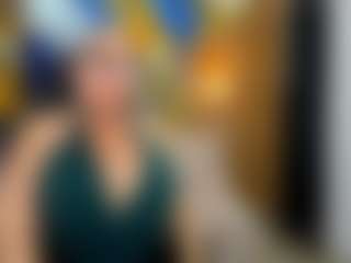 Live cam show with Danna38topless - Facial Piercings on SmokeAndPoke