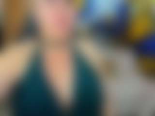 Danna38topless MILF webcam performer live streaming