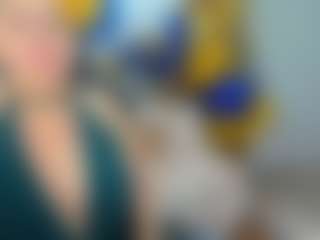 Live cam show with Danna38topless - Facial Piercings on SxyPornLive