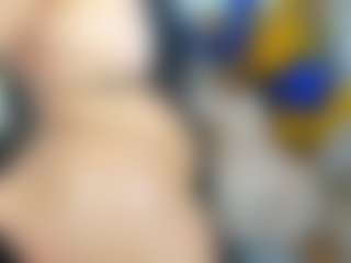 Danna38topless MILF webcam performer live streaming