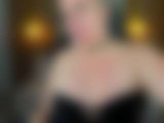 Performer in webcam MILF Danna38topless in streaming live