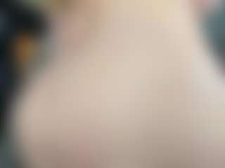 Danna38topless MILF webcam performer live streaming