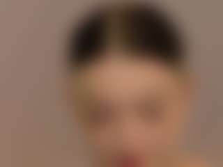 Anaayss's Live Sex Cam Show