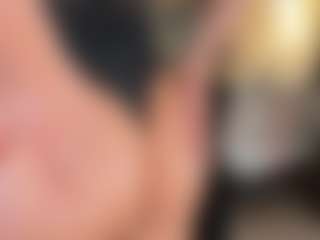 Live cam show with Untamed Reina - Green Eyes on StripNow