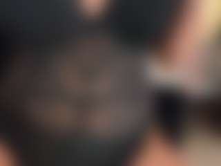 Live cam show with Untamed Reina - Green Eyes on Dolls Live