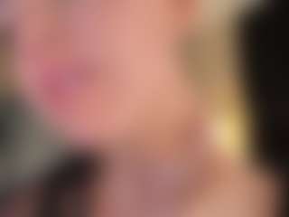 Live cam show with Untamed Reina - Green Eyes on livesexfox.com