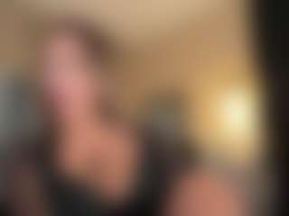 Live cam show with Untamed Reina - Red Hair Fetish on Livezox