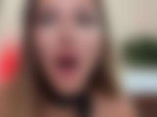 Live cam show with Untamed Reina - Green Eyes on Uber Horny