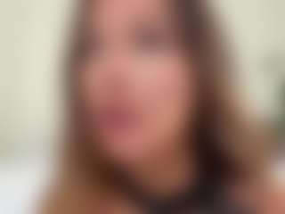 Live cam show with Untamed Reina - Oil on Gym Cam Girls
