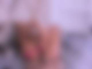 Live cam show with angelkyraasm - Moaning on AdultVida.com