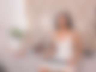 Live cam show with angelkyraasm - Petite on xDating