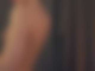Live cam show with SuanneDano - Upskirt on Fling VIP Chat
