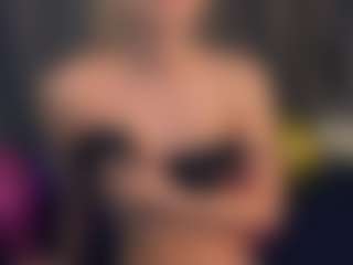 Live cam show with SuanneDano - Young Adult on Adult Interactions