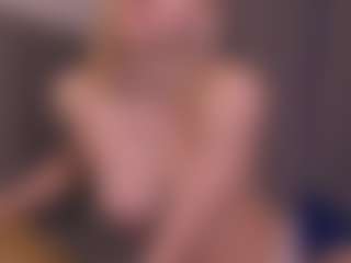 Live cam show with SuanneDano - Upskirt on SpankPalCams
