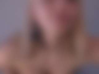 Live cam show with SuanneDano - Gray Eyes on Free Soda