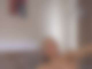 Live cam show with SuanneDano - Upskirt on Gym Cam Girls