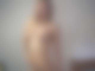 Live cam show with SuanneDano - Upskirt on Fling VIP Chat