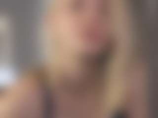 Live cam show with SuanneDano - Gray Eyes on Fit Hotties