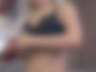 Live cam show with SuanneDano - Upskirt on SpunkLive