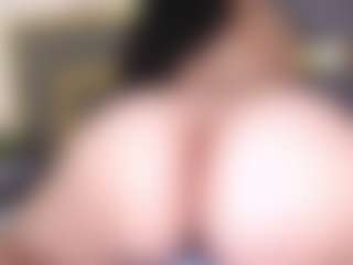 Live cam show with AnnyReese - Camel Toe on CamClone