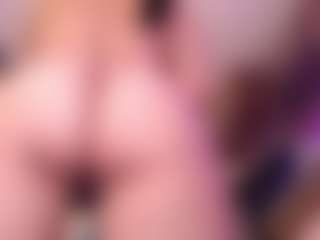 Live cam show with AnnyReese - Ride on Dare Cams