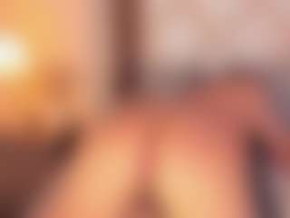 Live cam show with Lizz Carter - Shaved Pussy on Camiplay Live