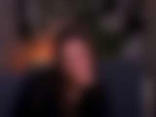 Live cam show with lisa-dark - Skinny on madthumbs