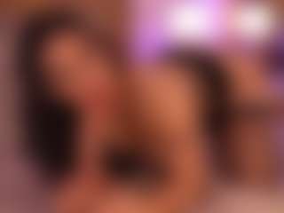 Live cam show with Lyra Bellini - Smooth on intimatelivegirls.com