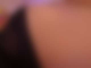 Live cam show with Lyra Bellini - Striptease on Fling VIP Chat