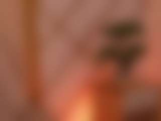 Live cam show with Lyra Bellini - Striptease Teen (18+) on Uber Horny