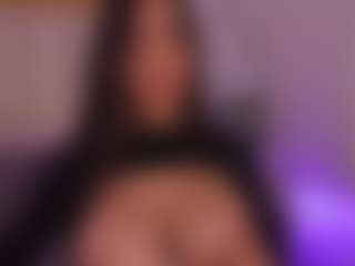 Live cam show with Lyra Bellini - Sexy on Soda Cam