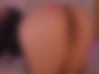 Live cam show with Lyra Bellini - Thick on Camsoda