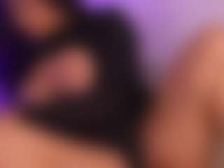 Live cam show with Lyra Bellini - Thick on Camsoda