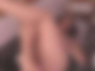 Live cam show with Lyra Bellini - Handjob on slutload