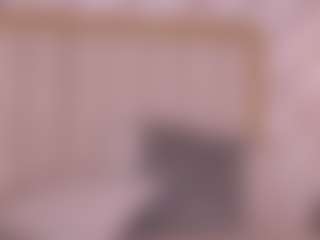 Live cam show with Lyra Bellini - Flashing on livesuperchat.net